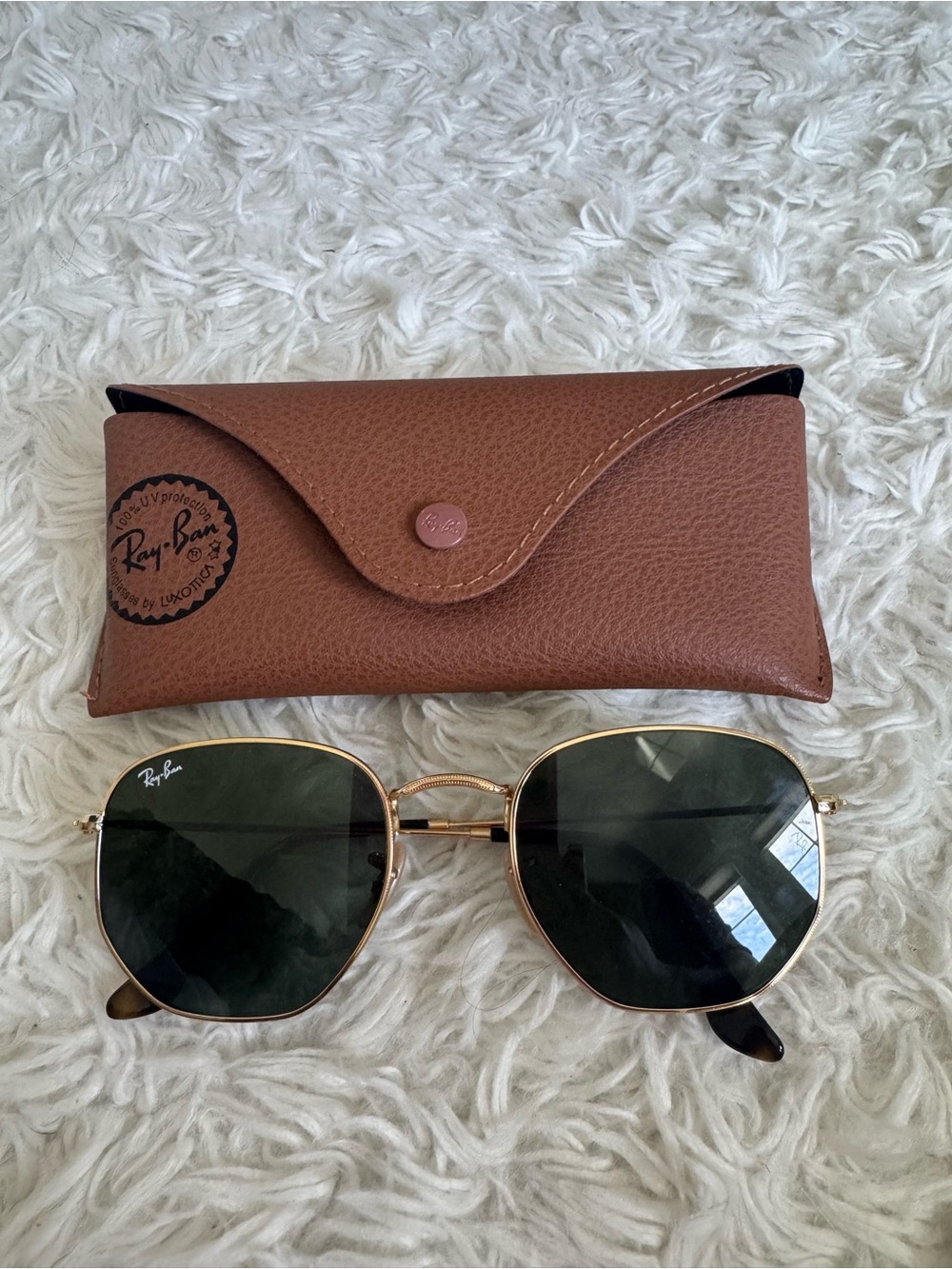 Ray-Ban Women's Gold Frame Dark Green Lens Sunglasses with Brown Case